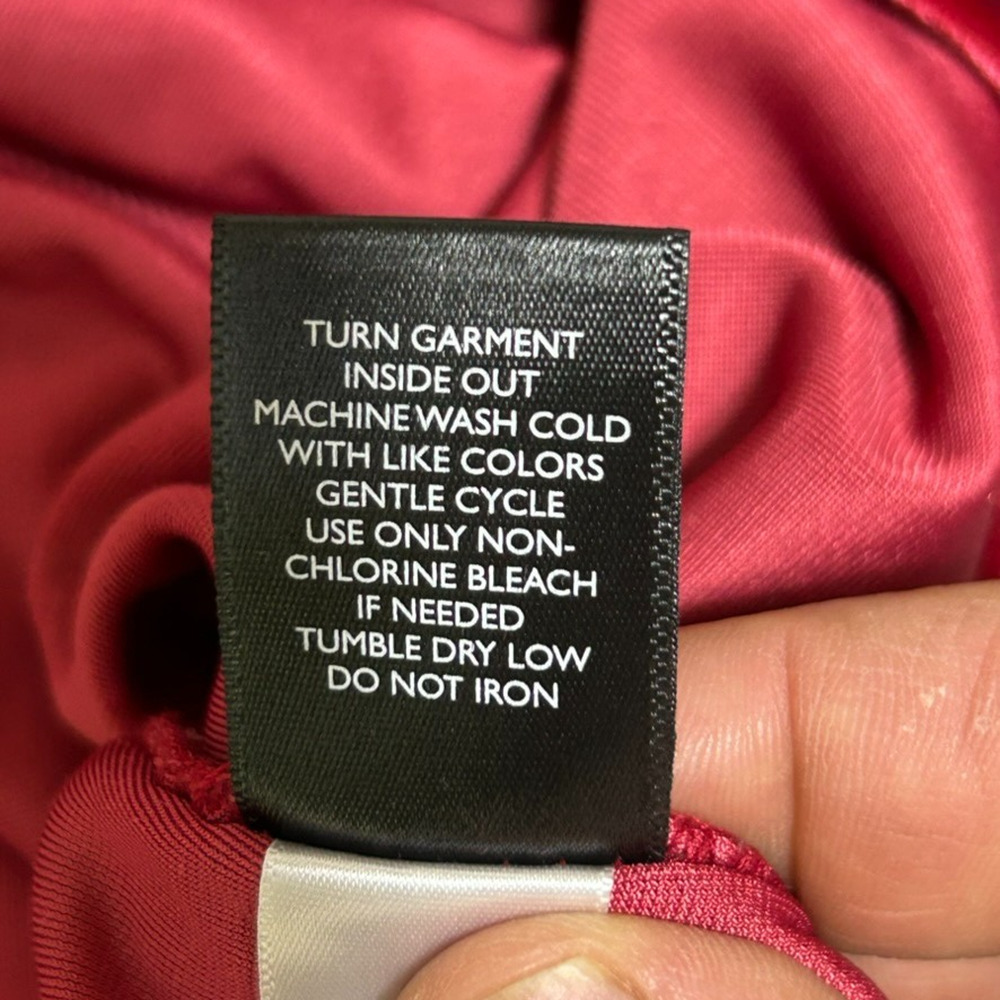 Torrid Womens Red Velvet Shirred Front Top Size 2X Stretch Vampy Sexy Holidays - Picture 6 of 9